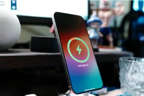 珙县苹果15换屏服务分享用什么充电器给iPhone15充电更好 